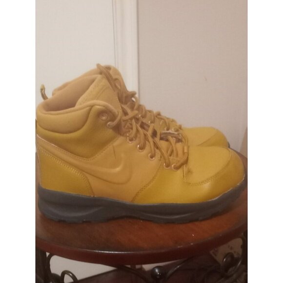 Nike Youth Manoa Leather Boots BQ5372-700 6Y / Womens 7.5 Wheat Black - Picture 1 of 14